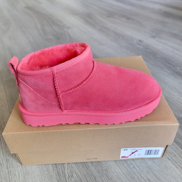 UGG Classic Ultra Mini Boot - Picture 2 of 9